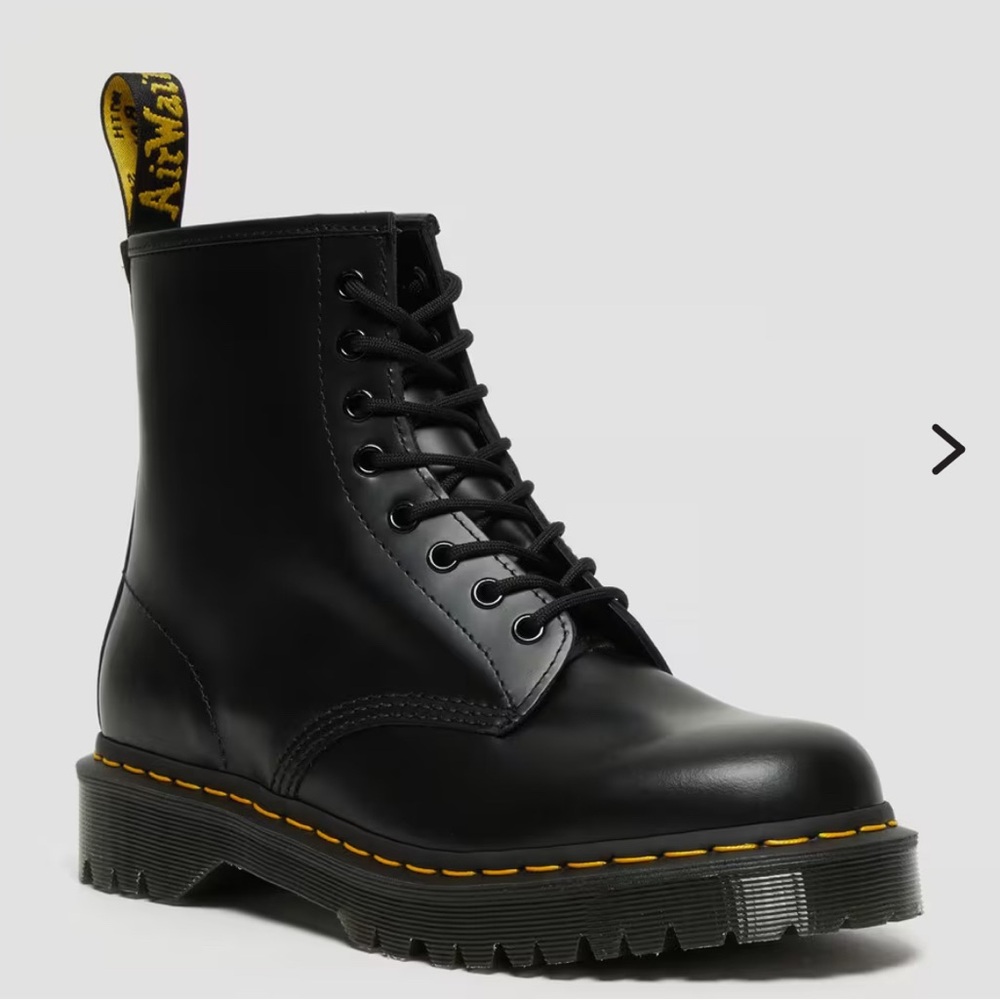BLACK DR. MARTEN BOOTS
